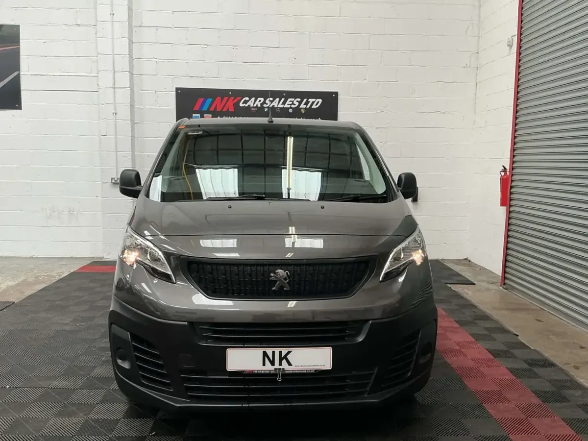 Begagnad Peugeot Expert Premium 2022 Grå Van