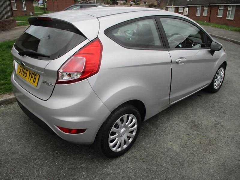Used Ford Fiesta Style 75 HP (55 kW) 2015 Silver Hatchback