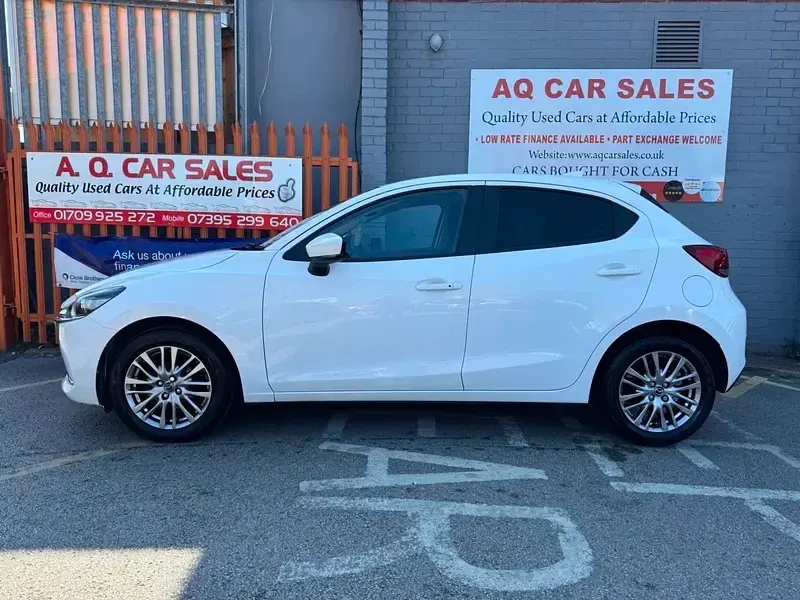 Used Mazda 2 Inclusive 90 HP (66 kW) 2020 White Hatchback