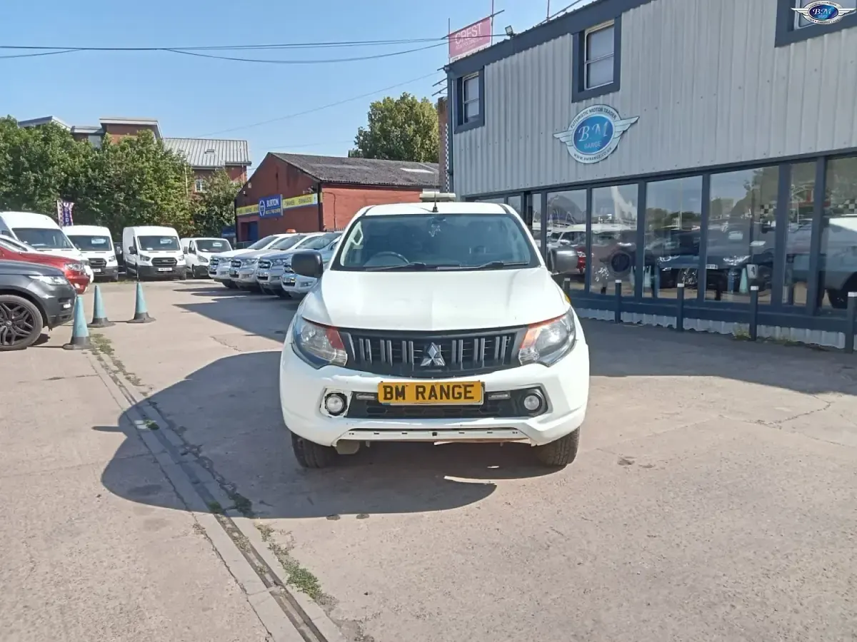 Used Mitsubishi L200 2016 White Pickup