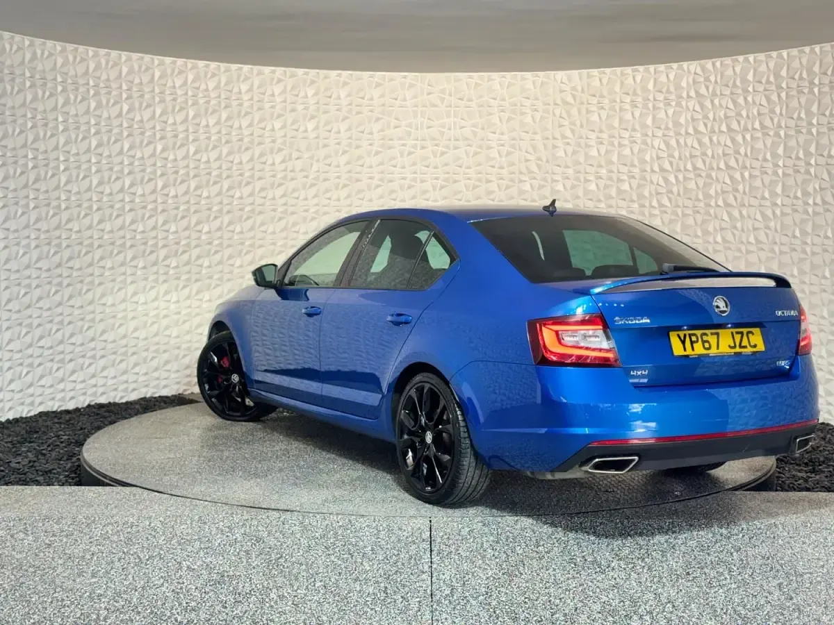 Used Skoda Octavia vRS 184 HP (135 kW) 2017 Blue Hatchback