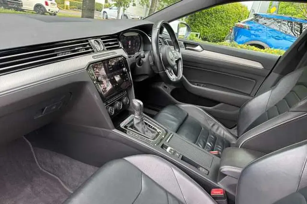 Used VW Arteon R-line 190 HP (139 kW) 2019 White Hatchback