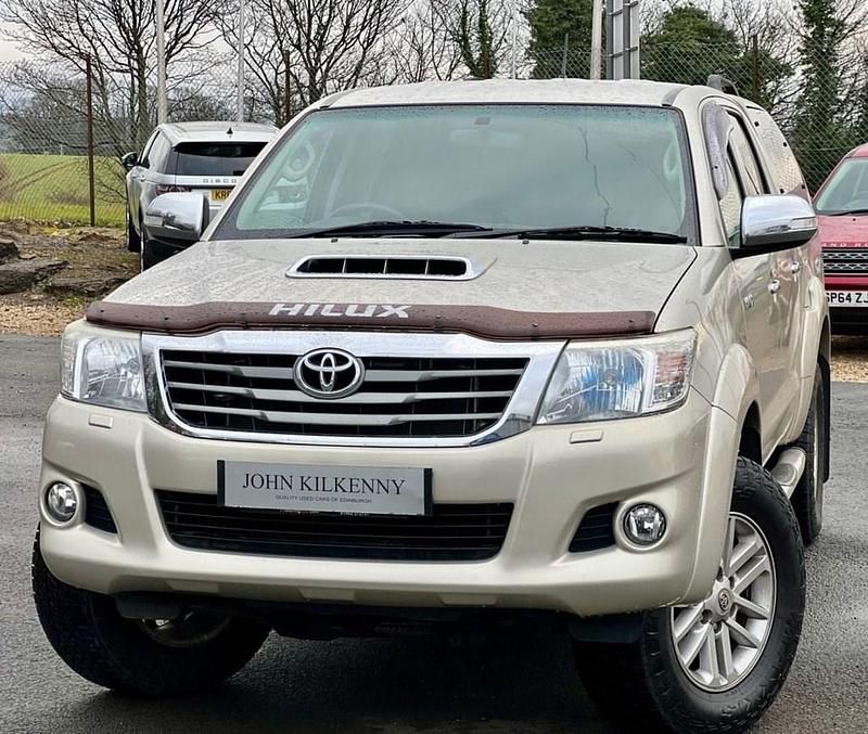 Used Toyota HiLux 171 HP (125 kW) 2014 Gold Pickup