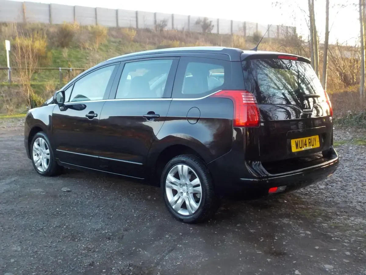 Używany Peugeot 5008 Active 115 KM (84 kW) 2014 Czarny Minivan