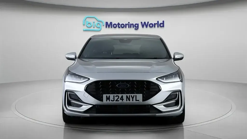 Begagnad Ford Focus ST-Line 125 HK (91 kW) 2024 Silver Halvkombi