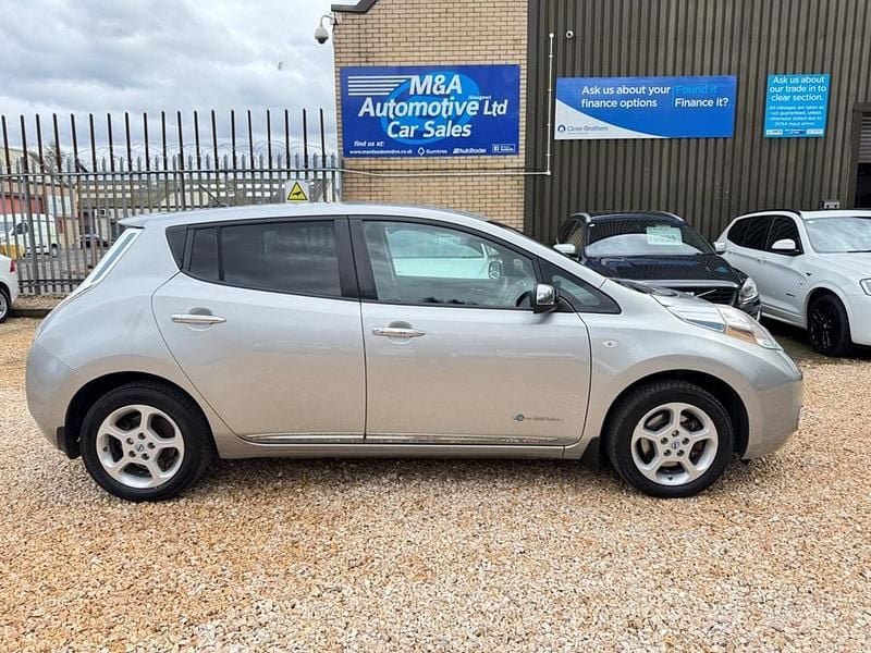 Used Nissan Leaf Acenta 80 kW (109 HP) 2014 Silver Hatchback