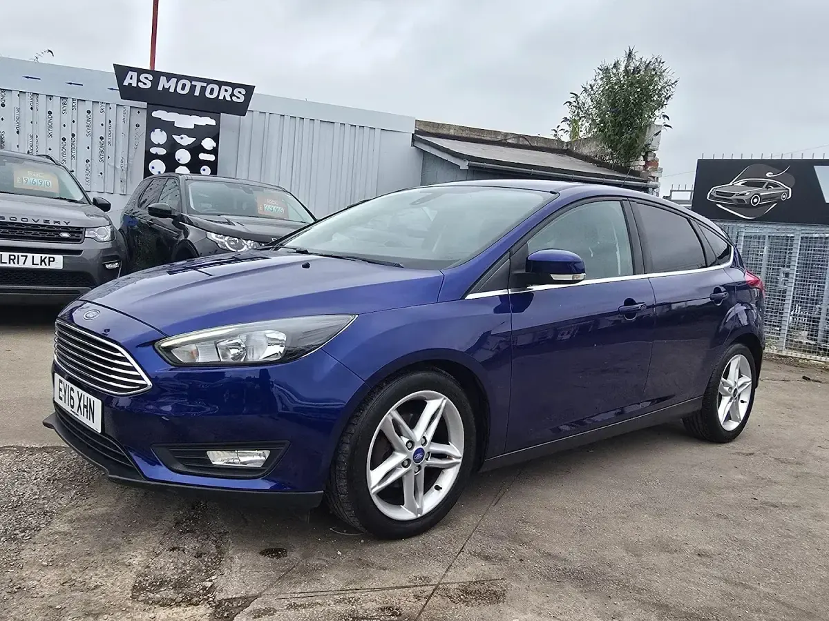 Used Ford Focus Titanium 125 HP (91 kW) 2016 Blue Hatchback