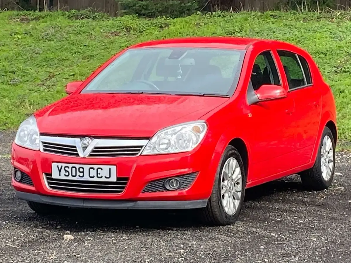 Używany Vauxhall Astra Active 140 KM (102 kW) 2009 Czerwony Hatchback
