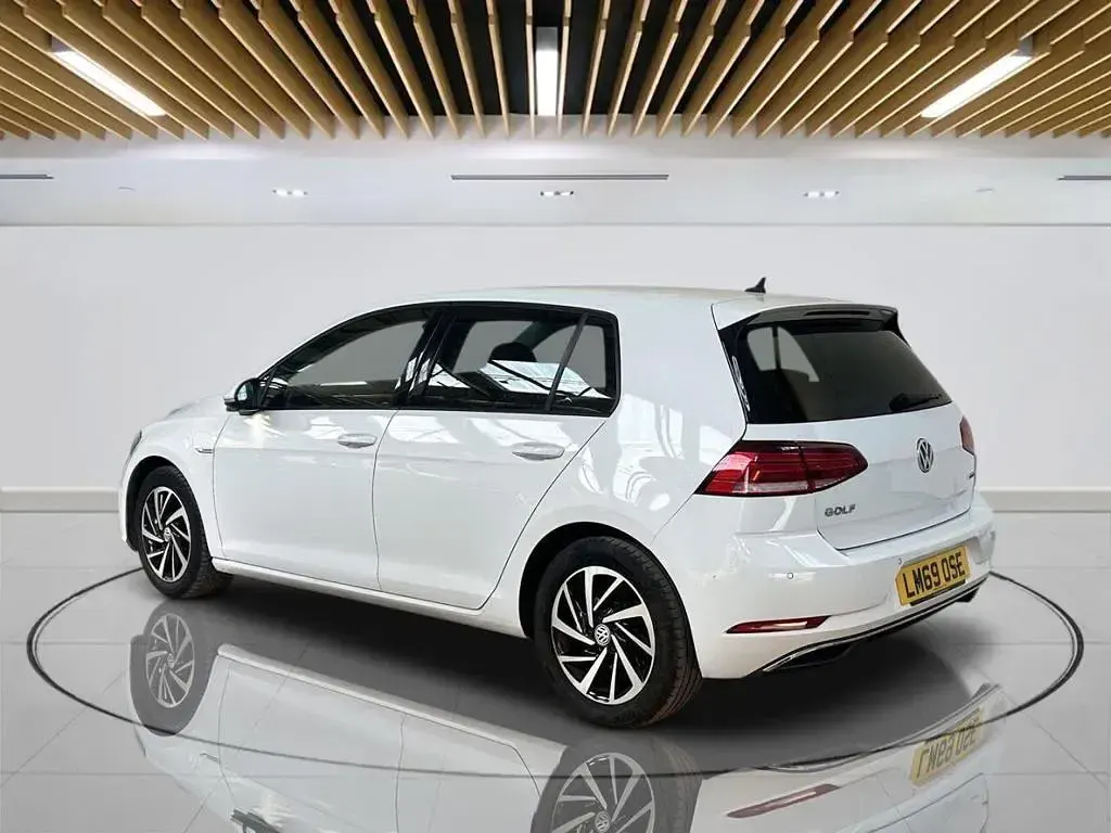 Used VW Golf VII Match 130 HP (95 kW) 2019 White Hatchback