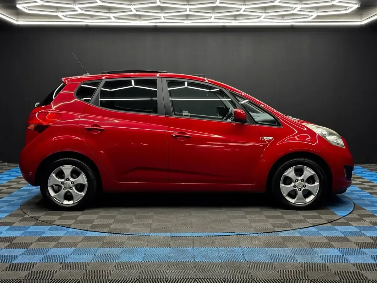 Used Kia Venga 2011 Red Hatchback