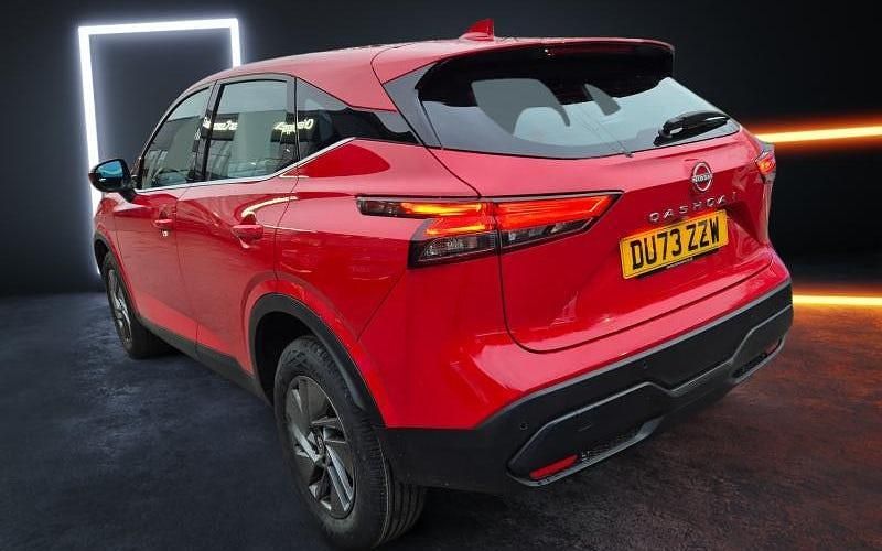 Used Nissan Qashqai Acenta Premium 158 HP (116 kW) 2023 Red SUV