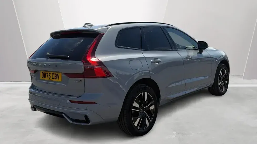 Used Volvo XC60 Plus 247 HP (181 kW) 2025 Grey SUV