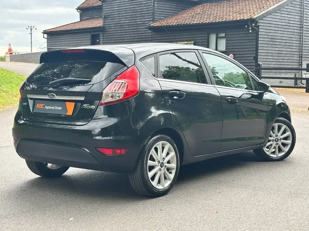 Used Ford Fiesta Titanium 100 HP (73 kW) 2015 Black Hatchback