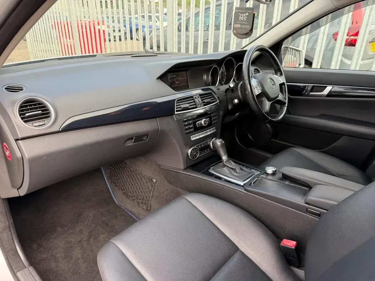 Used Mercedes C200 Executive 134 HP (98 kW) 2013 Silver Sedan