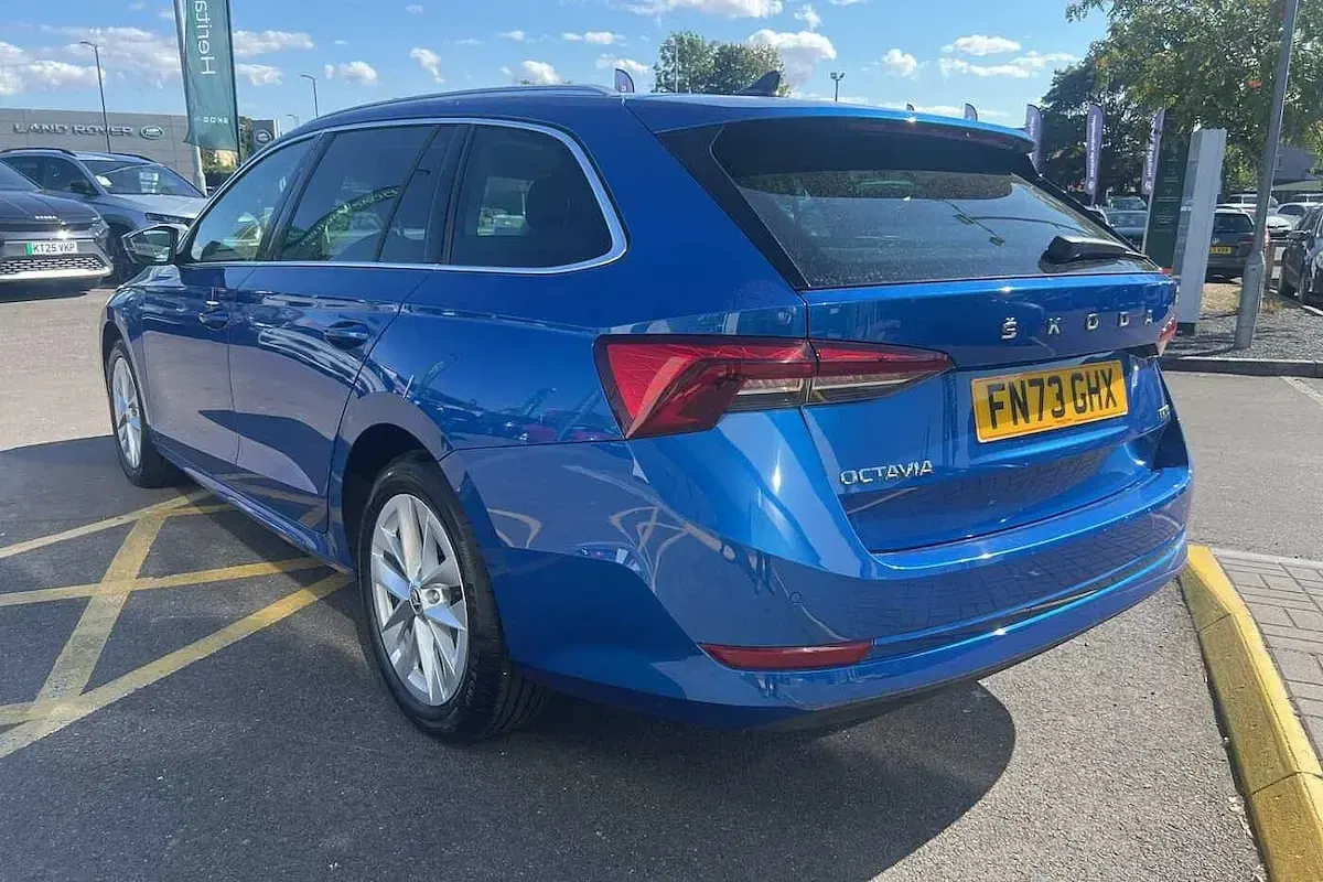 Used Skoda Octavia SE L 150 HP (110 kW) 2024 Race blue metallic Estate