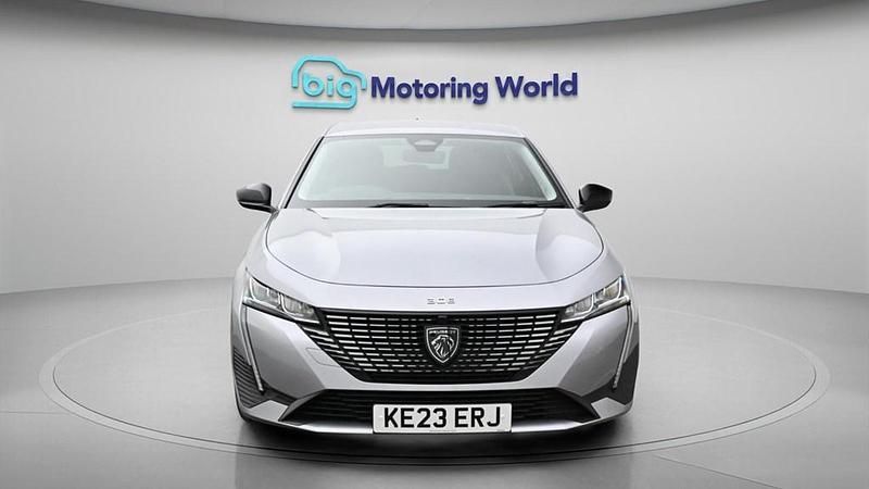 Gebraucht Peugeot 308 Allure Premium 130 PS (95 kW) 2023 Grau Kleinwagen