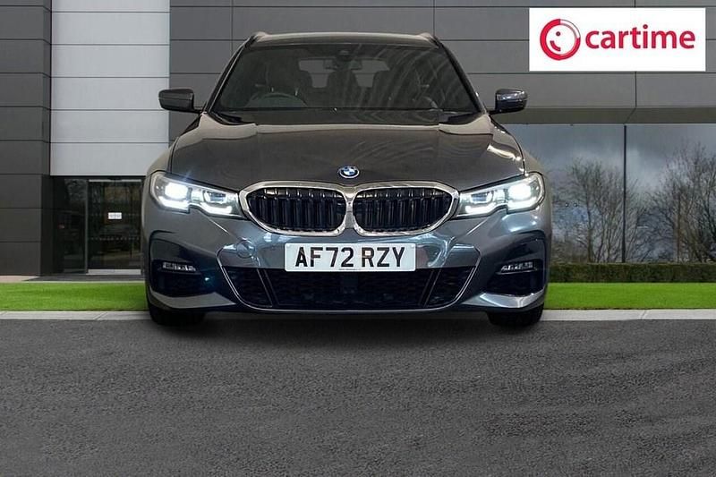Usado BMW 330e M Sport 288 CV (211 kW) 2022 Gris Familiar