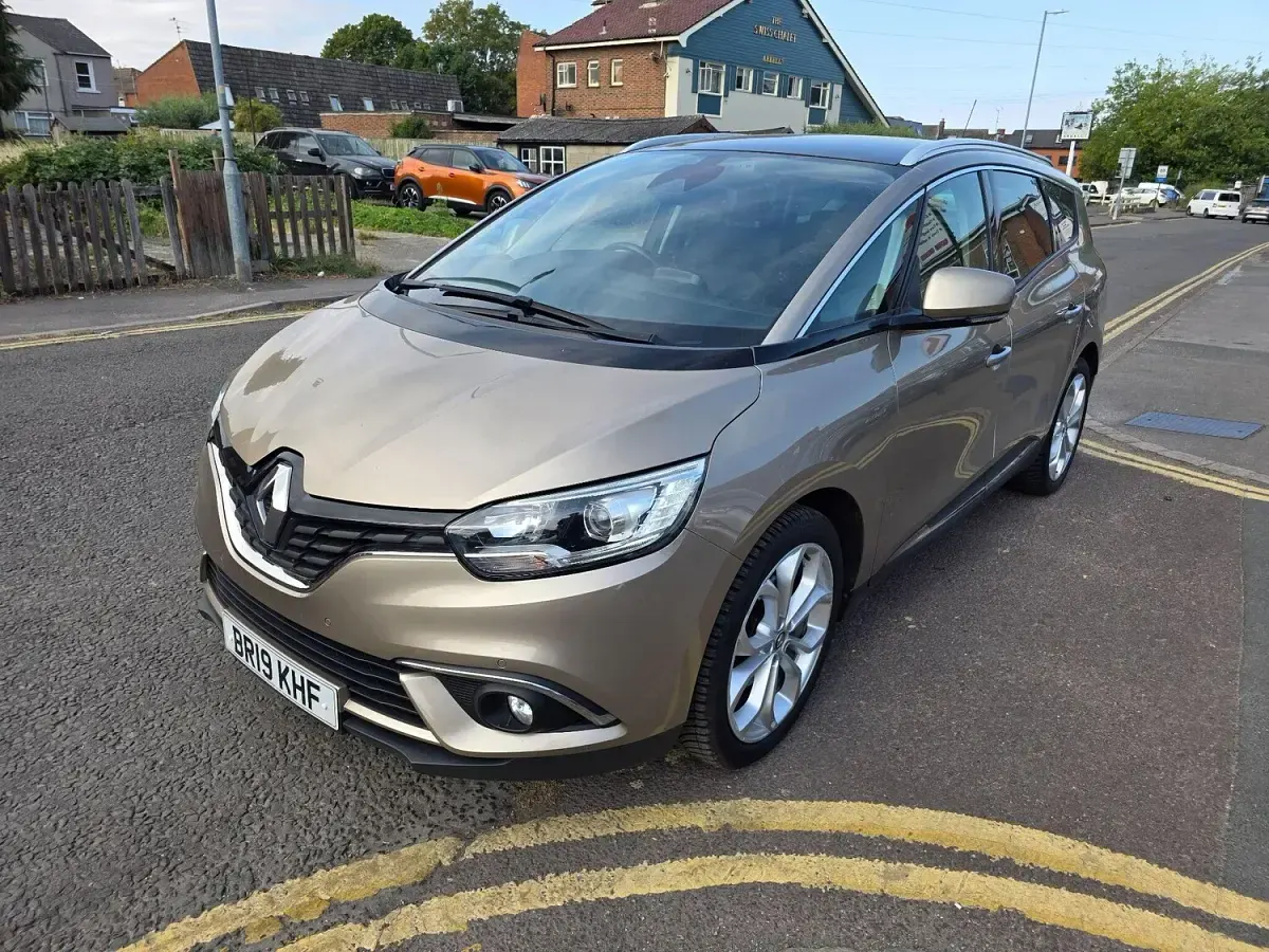 Used Renault Grand Scénic IV Iconic 140 HP (102 kW) 2019 Beige MPV