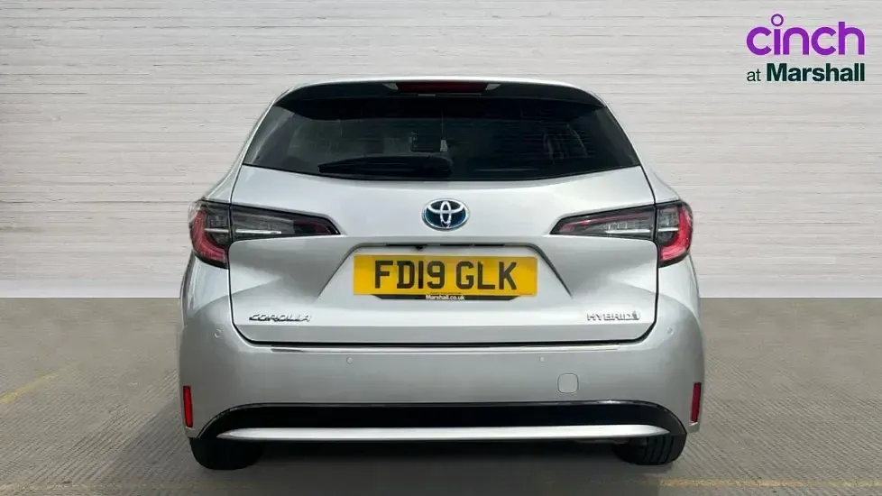 Used Toyota Corolla 122 HP (89 kW) 2019 Tyrol silver Estate