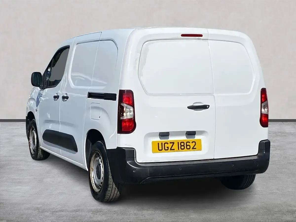 Used Vauxhall Combo Edition 100 HP (73 kW) 2021 White MPV