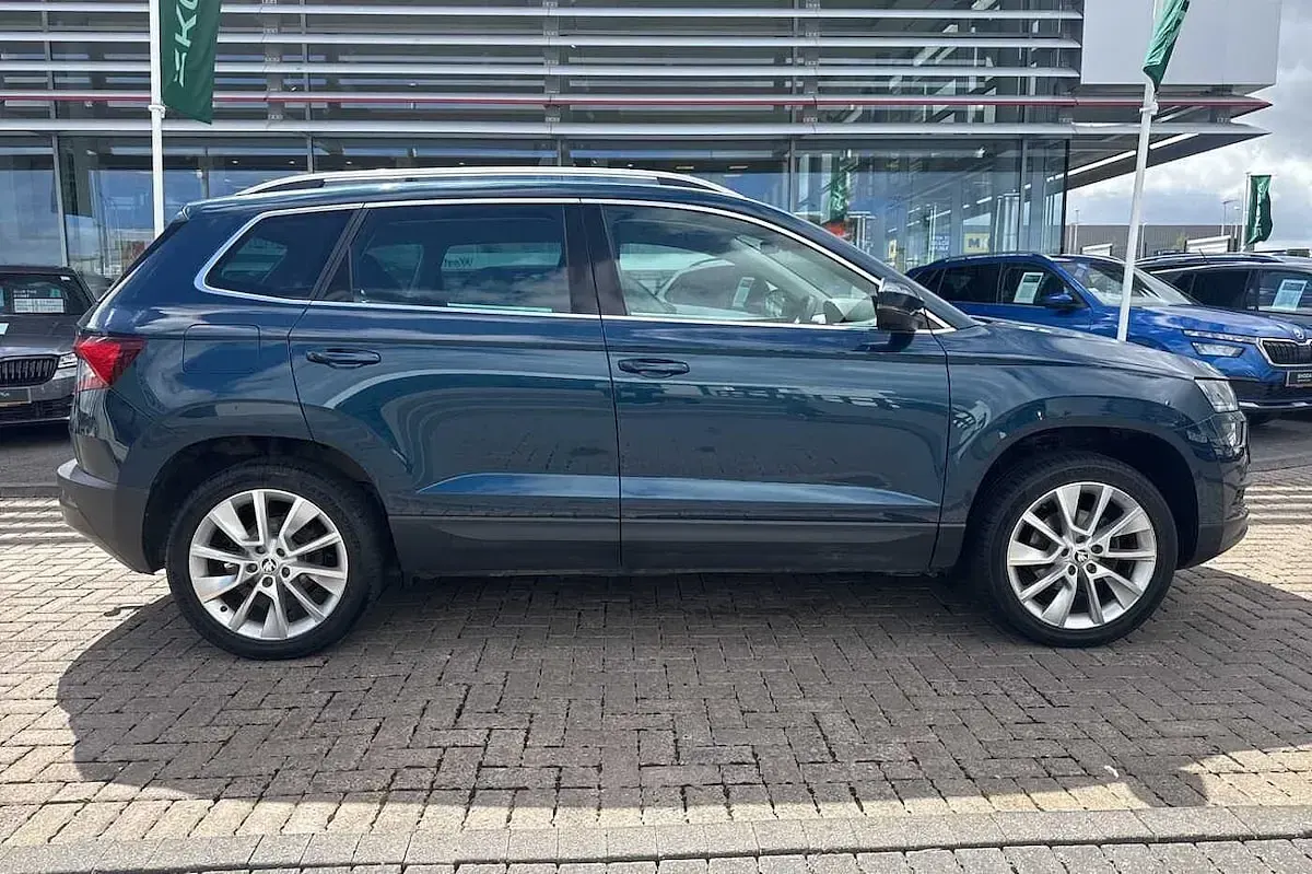 Used Skoda Karoq SE L 110 HP (80 kW) 2020 Petrol blue metallic SUV