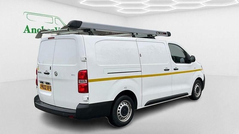 Used Vauxhall Vivaro 100 HP (73 kW) 2022 White MPV