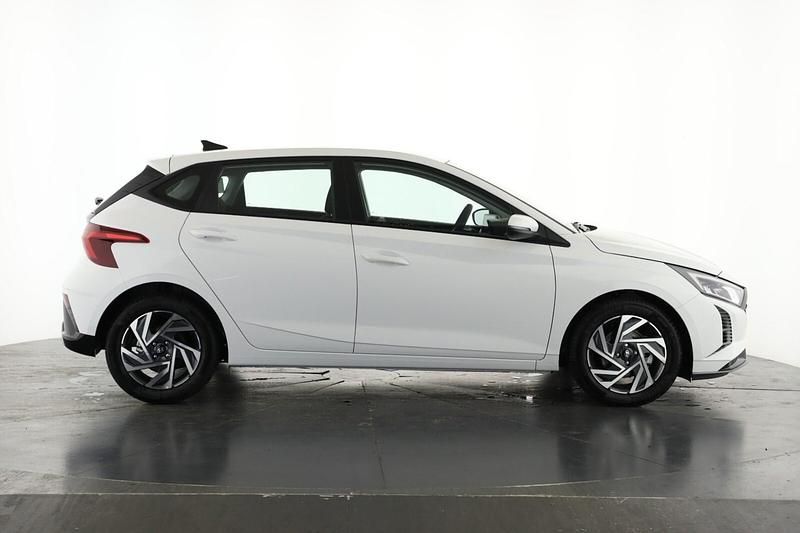 Used Hyundai i20 Advanced 90 HP (66 kW) 2024 White Hatchback