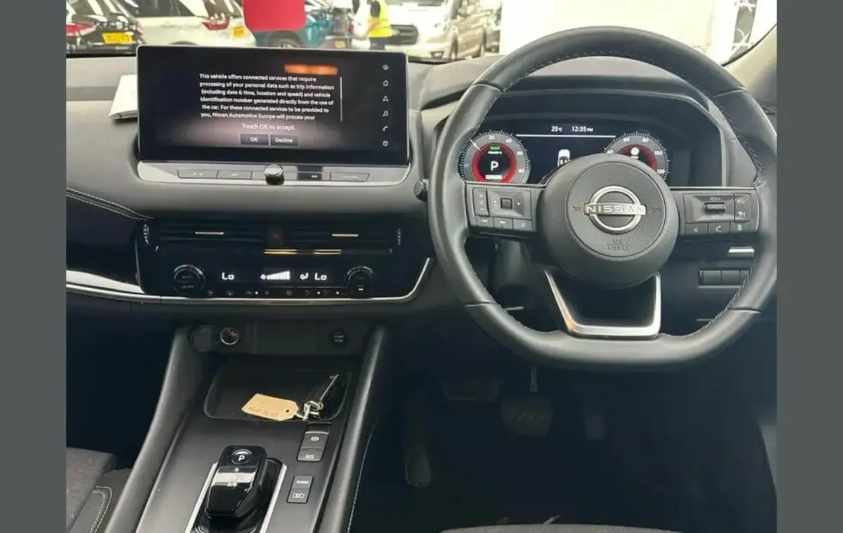 Used Nissan Qashqai N-Connecta 187 HP (137 kW) 2023 Red SUV