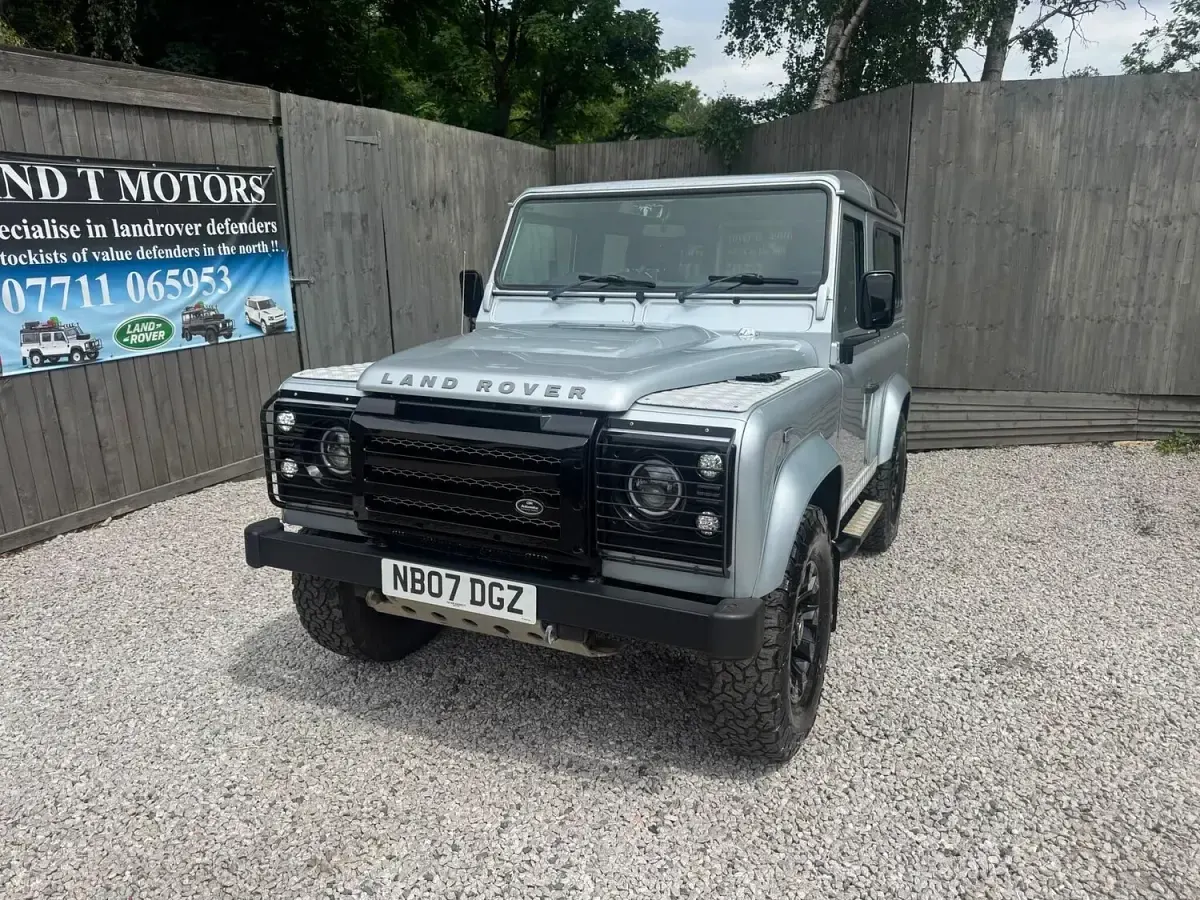 Used Land Rover Defender 122 HP (89 kW) 2007 Silver Estate