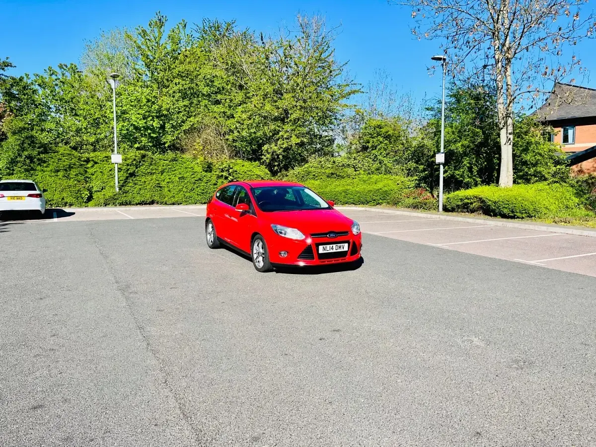 Used Ford Focus Titanium X 115 HP (84 kW) 2014 Red Hatchback