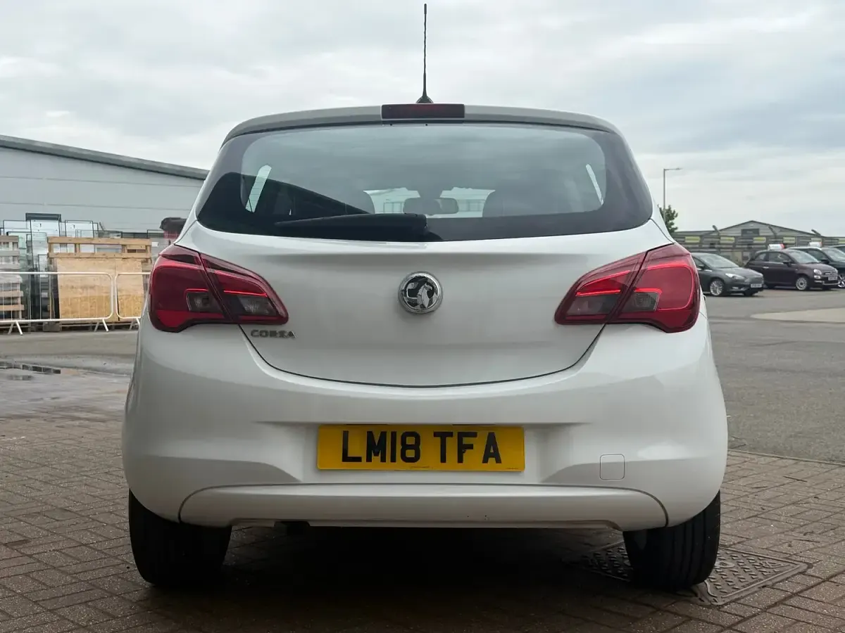 Used Vauxhall Corsa 75 HP (55 kW) 2018 White Hatchback