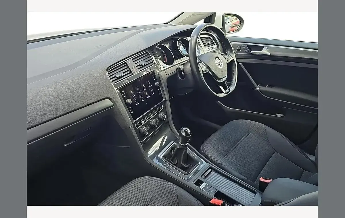 Used VW Golf VIII Edition 128 HP (94 kW) 2020 White Hatchback