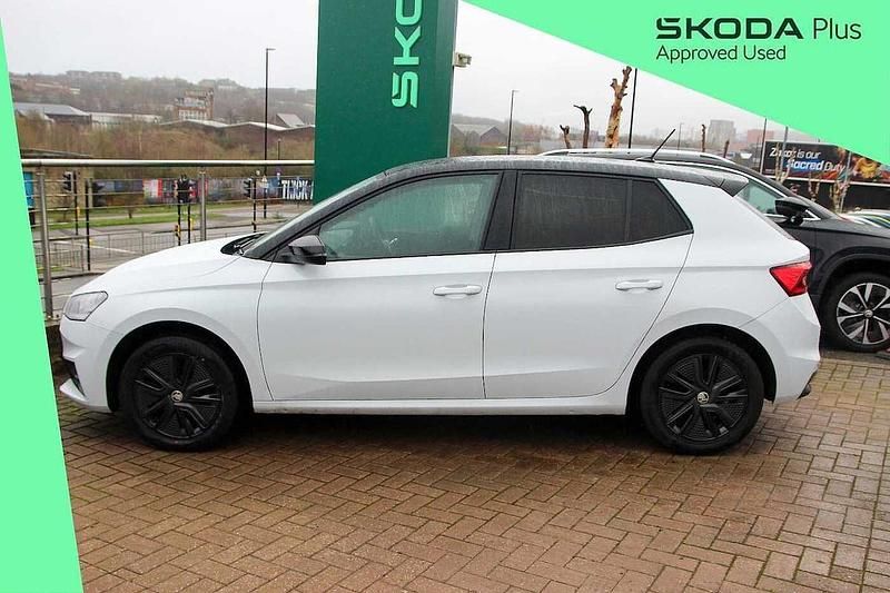 Used Skoda Fabia Colour Edition 94 HP (69 kW) 2022 Moon white metallic black magic pearl effect Hatchback