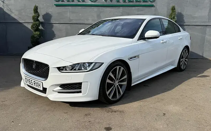 Used Jaguar XE R-Sport 179 HP (131 kW) 2019 Sedan
