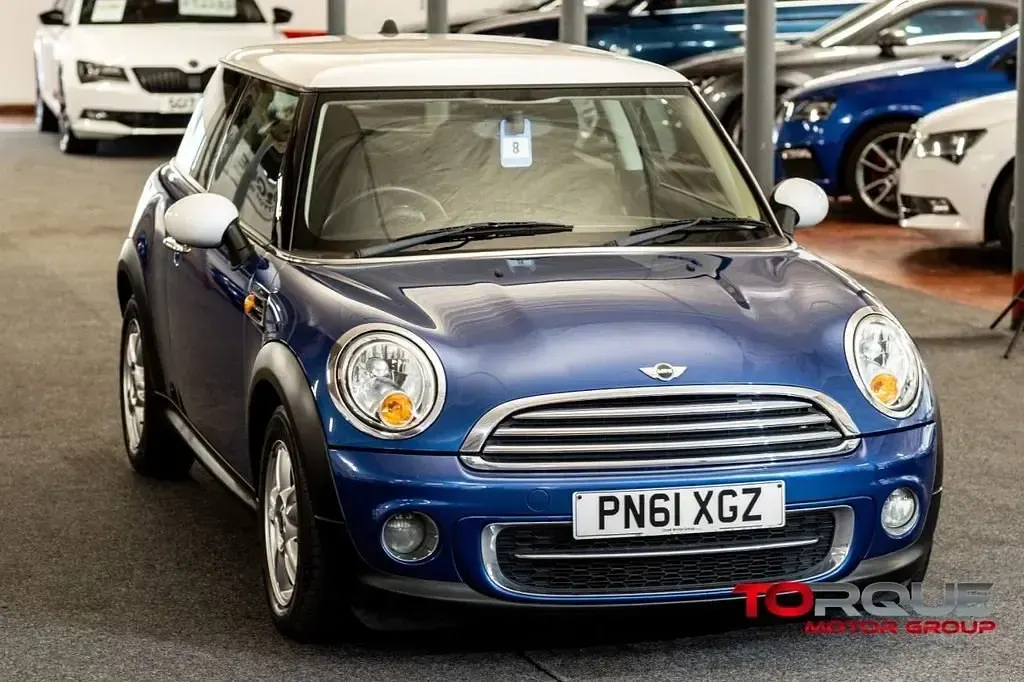 Usado Mini Cooper D Hatch 112 CV (82 kW) 2011 Azul Utilitario