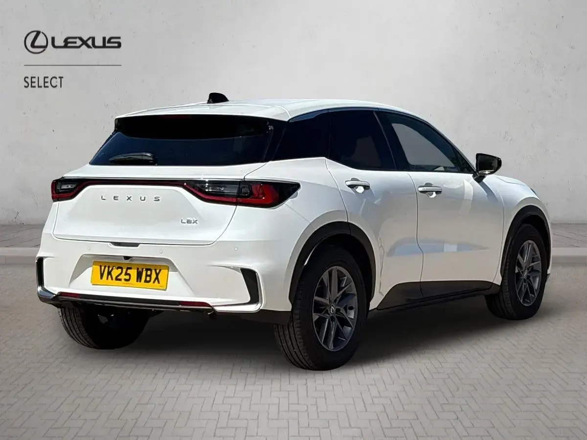Used Lexus LBX 136 HP (100 kW) 2025 White SUV