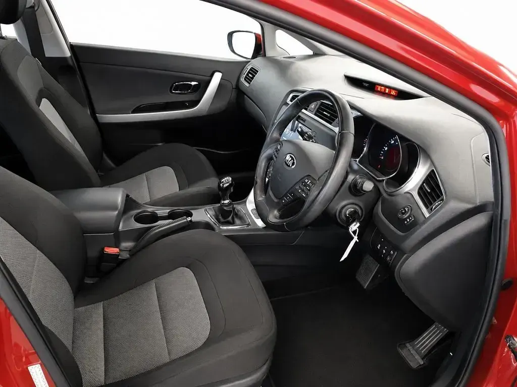 Used Kia Ceed 136 HP (100 kW) 2018 Red Hatchback