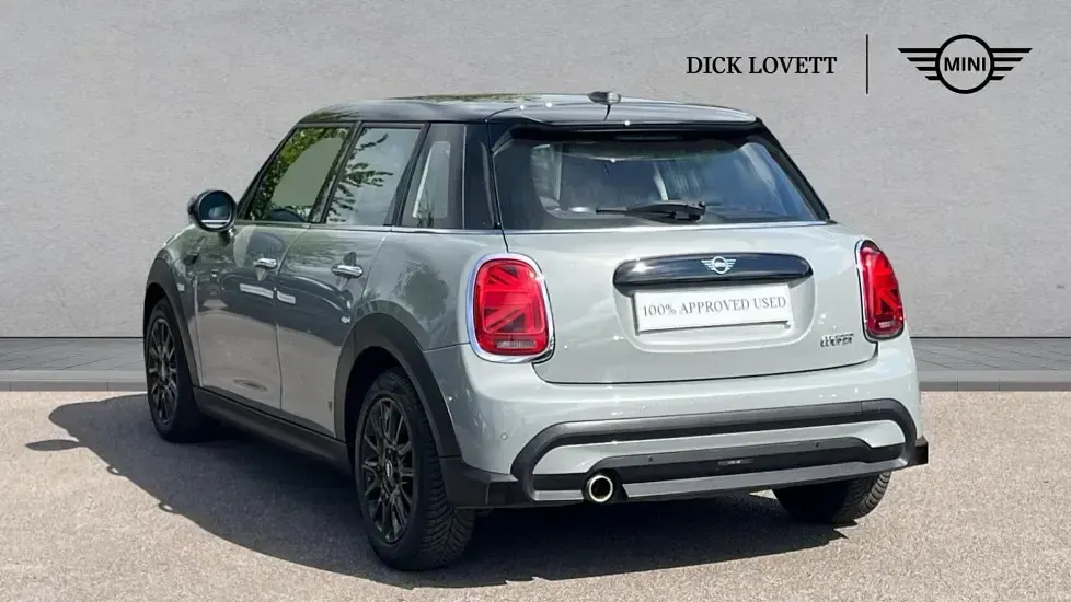 Begagnad Mini Cooper Classic 134 HK (98 kW) 2022 Grå Halvkombi