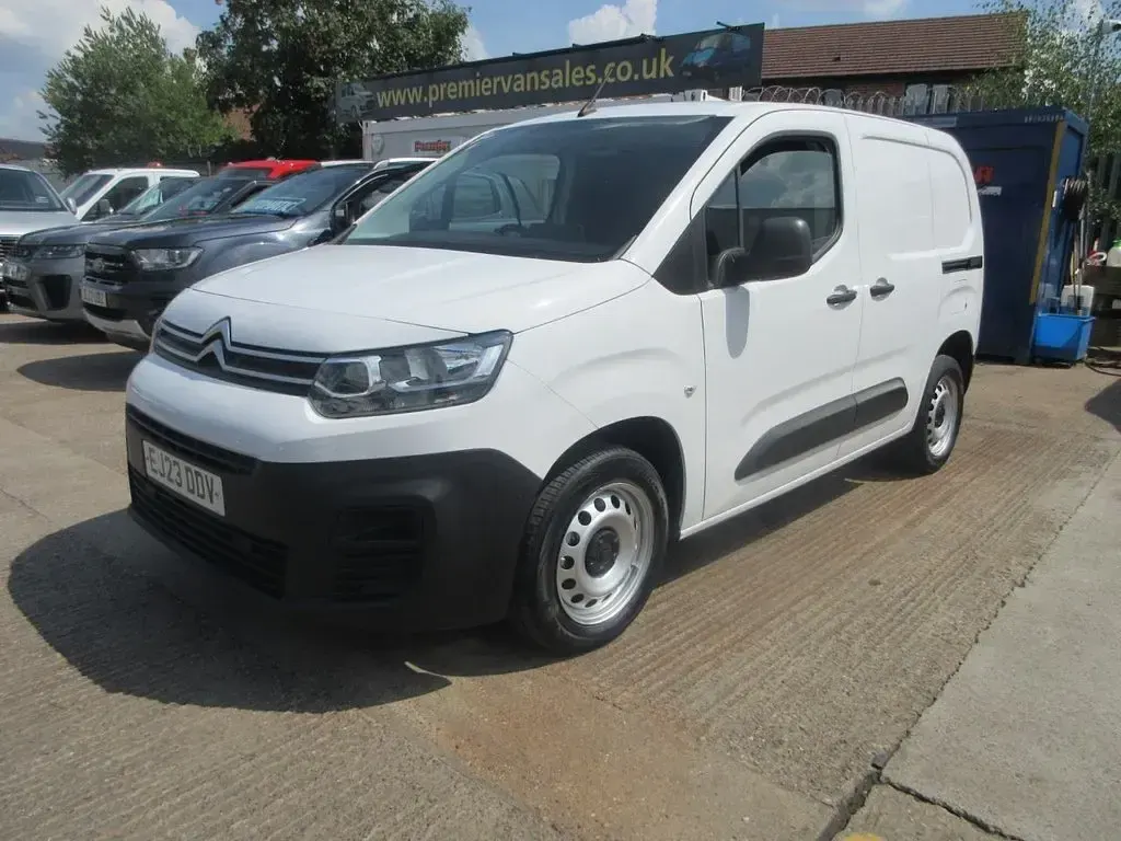 Used Citroën Berlingo 100 HP (73 kW) 2023 White MPV