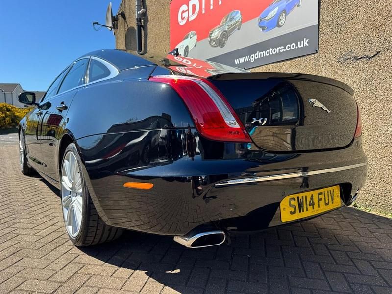 Używany Jaguar XJ Portfolio 275 KM (202 kW) 2014 Czarny Sedan/Limuzyna