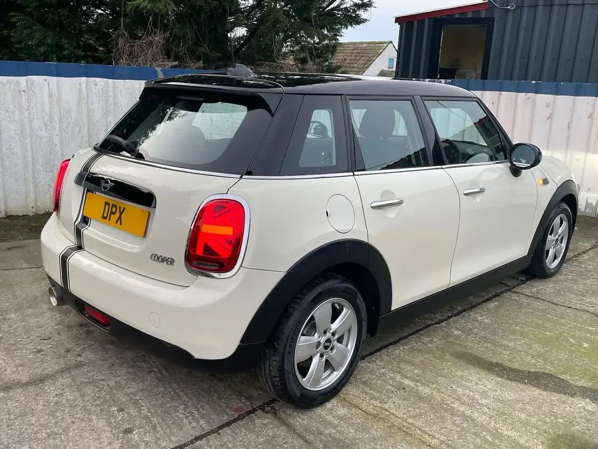Used Mini Cooper Hatch 136 HP (100 kW) 2018 White Hatchback