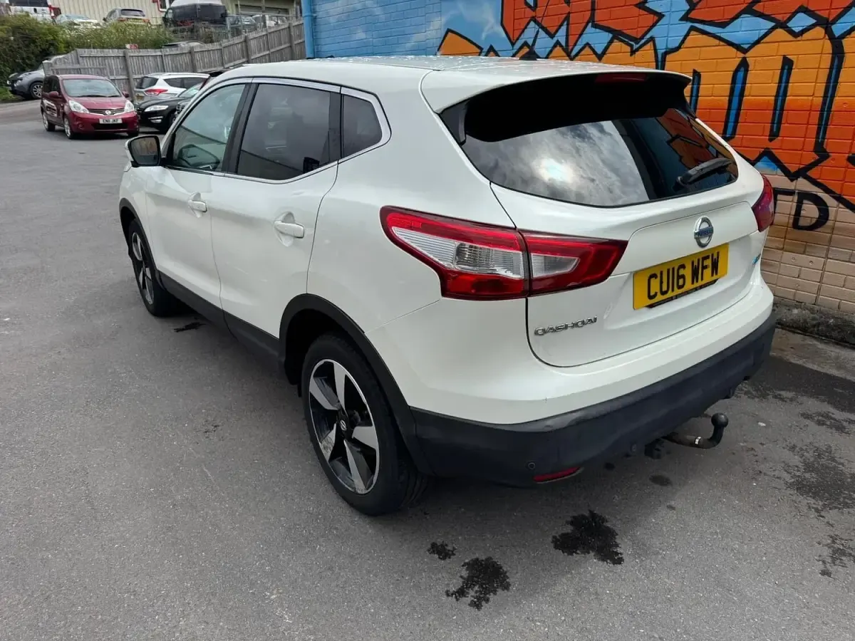 Used Nissan Qashqai N-TEC 110 HP (80 kW) 2016 White SUV