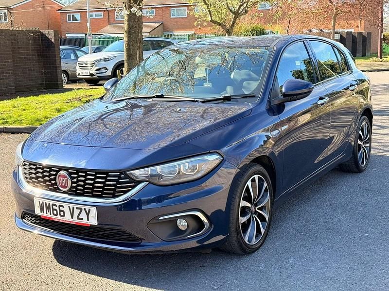 Used Fiat Tipo Lounge 120 HP (88 kW) 2016 Blue Hatchback