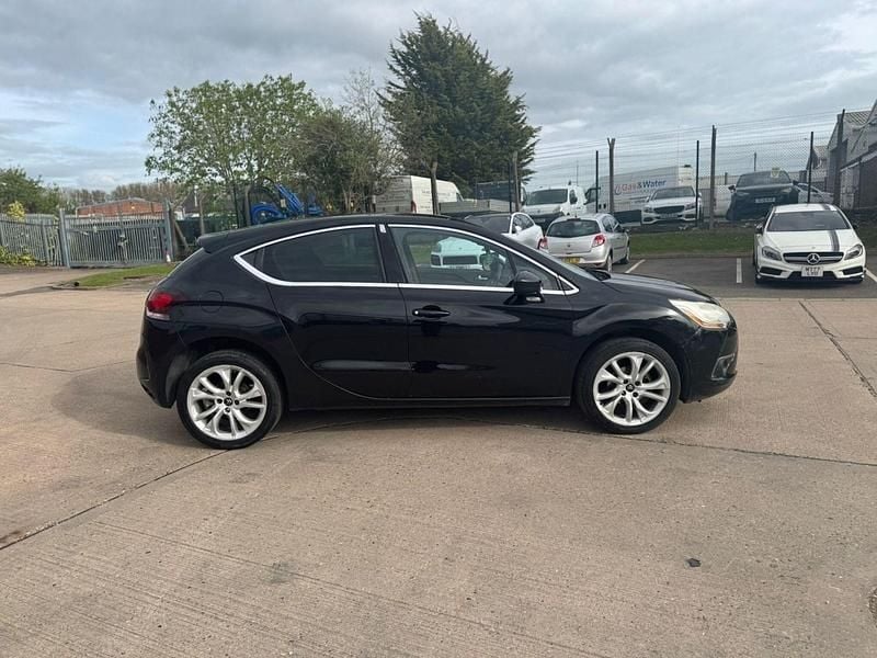 Begagnad Citroën DS4 2013 Svart Halvkombi
