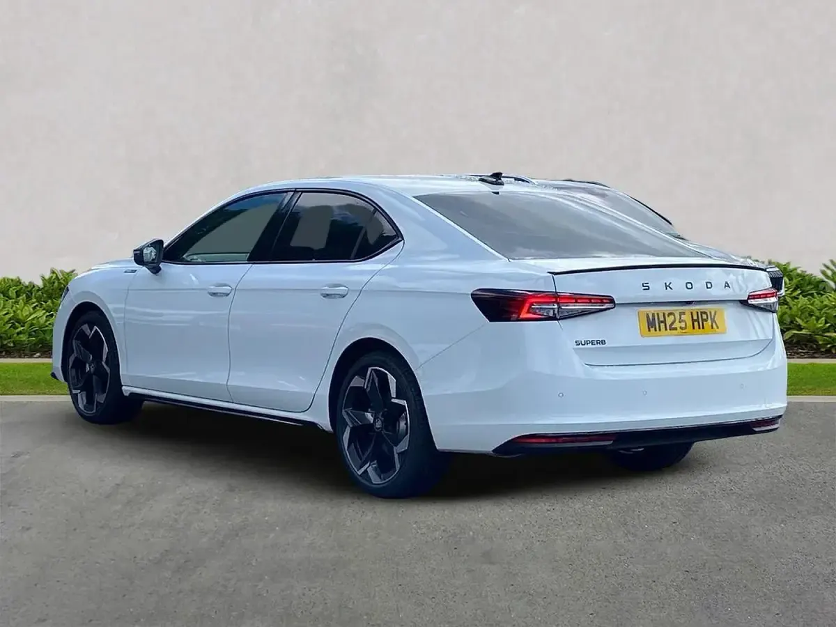 Used Skoda Superb SportLine 150 HP (110 kW) 2025 White Hatchback