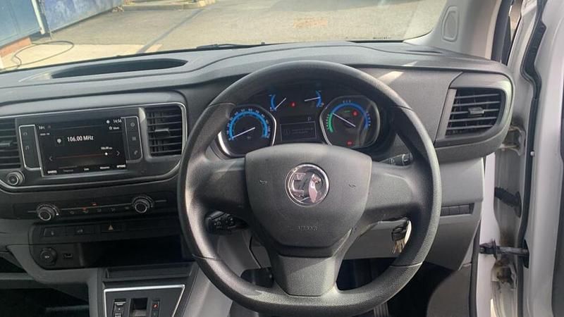 Used Vauxhall Vivaro 98 kW (134 HP) 2022 White MPV