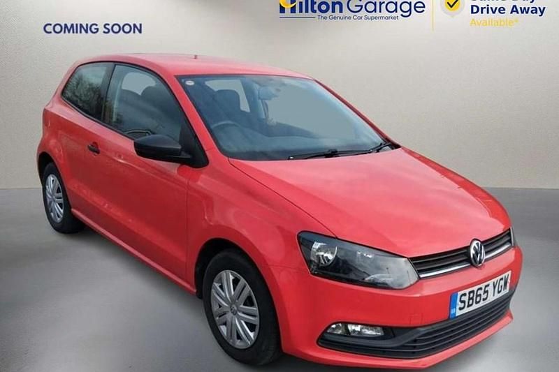 Begagnad VW Polo S 2015 Röd Halvkombi