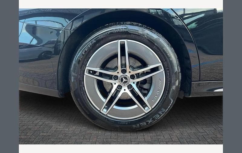 Usado Mercedes E220 AMG line 194 HP (142 kW) 2025 Preto Sedan