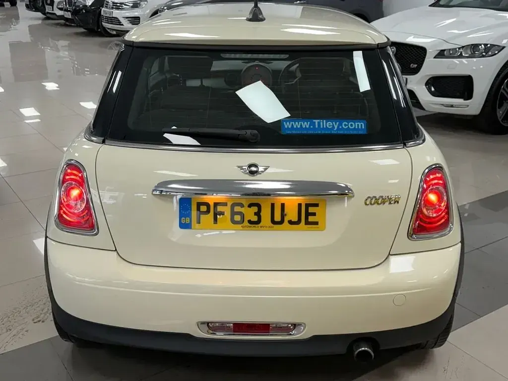 Used Mini Cooper Hatch 122 HP (89 kW) 2014 White Hatchback
