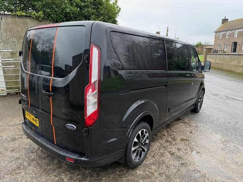 Begagnad Ford Transit Custom Sport 185 HK (136 kW) 2020 Svart Kombi
